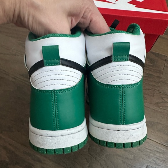 NIKE Dunk High Green White Sneakers w/ Box in Boys Size 5.5 - Picture 6 of 11